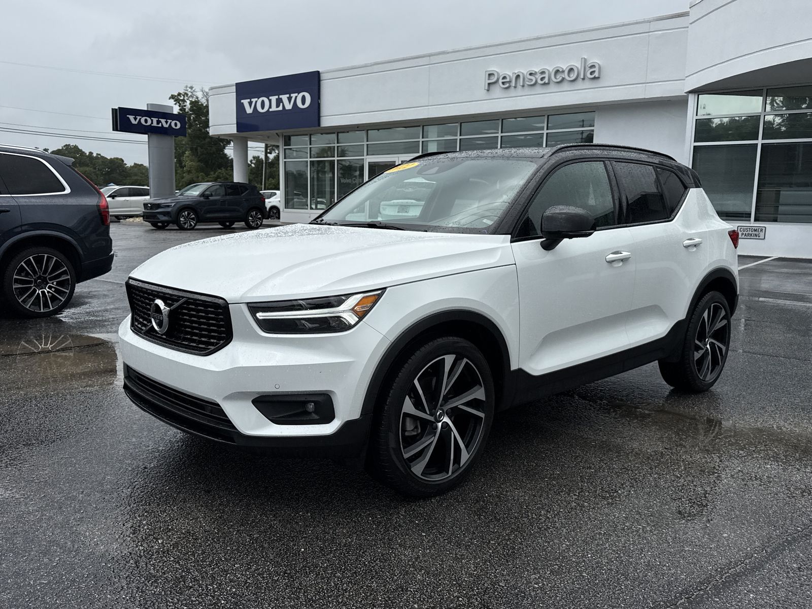 2022 Volvo XC40 R-Design SUV