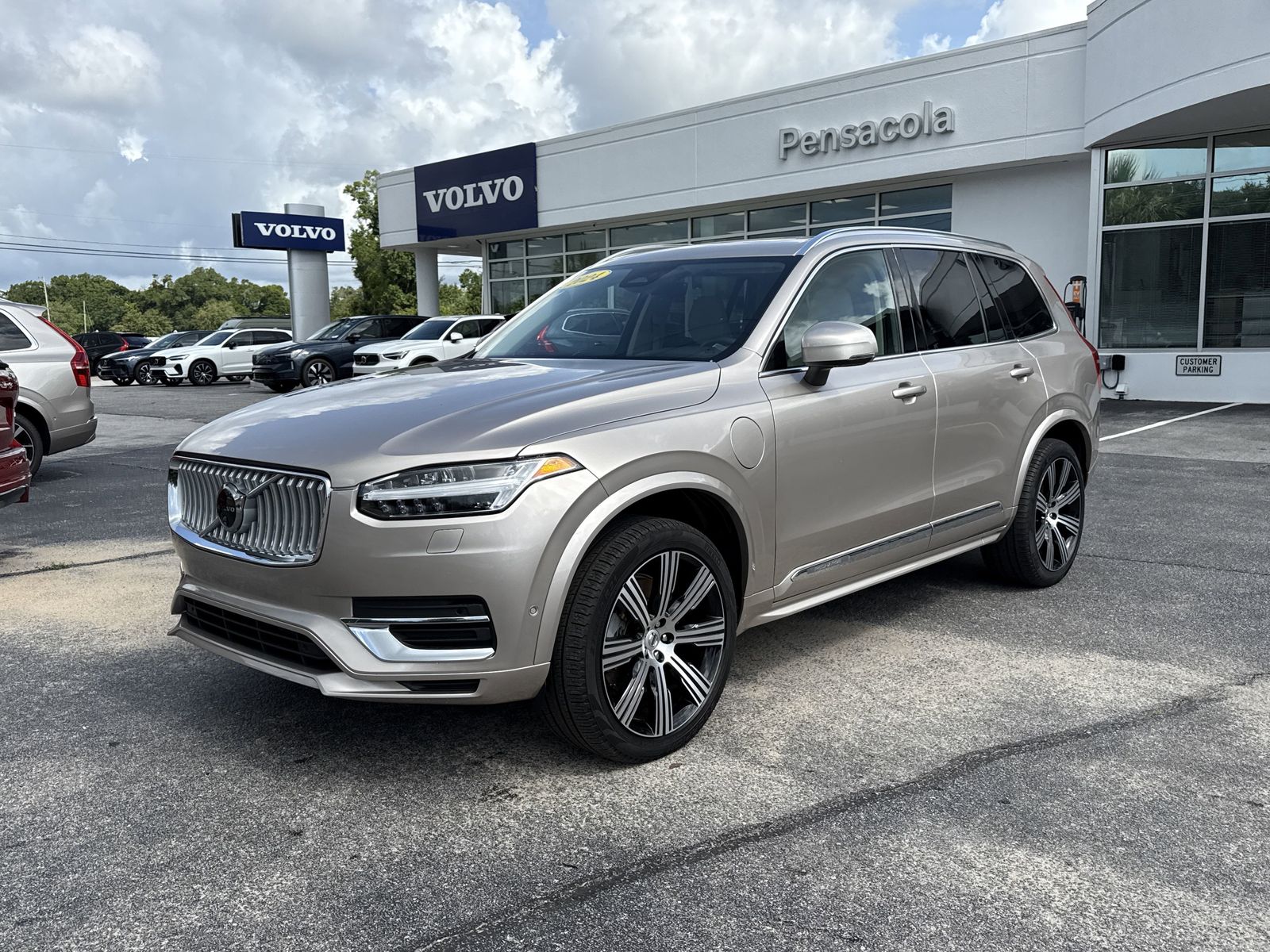 2024 Volvo XC90 Recharge Plug-In Hybrid T8 Plus 6 Passenger SUV
