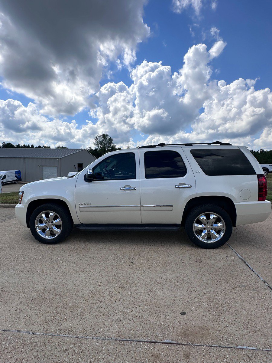Used 2010 Chevrolet Tahoe LTZ with VIN 1GNUCCE08AR221059 for sale in Center, TX