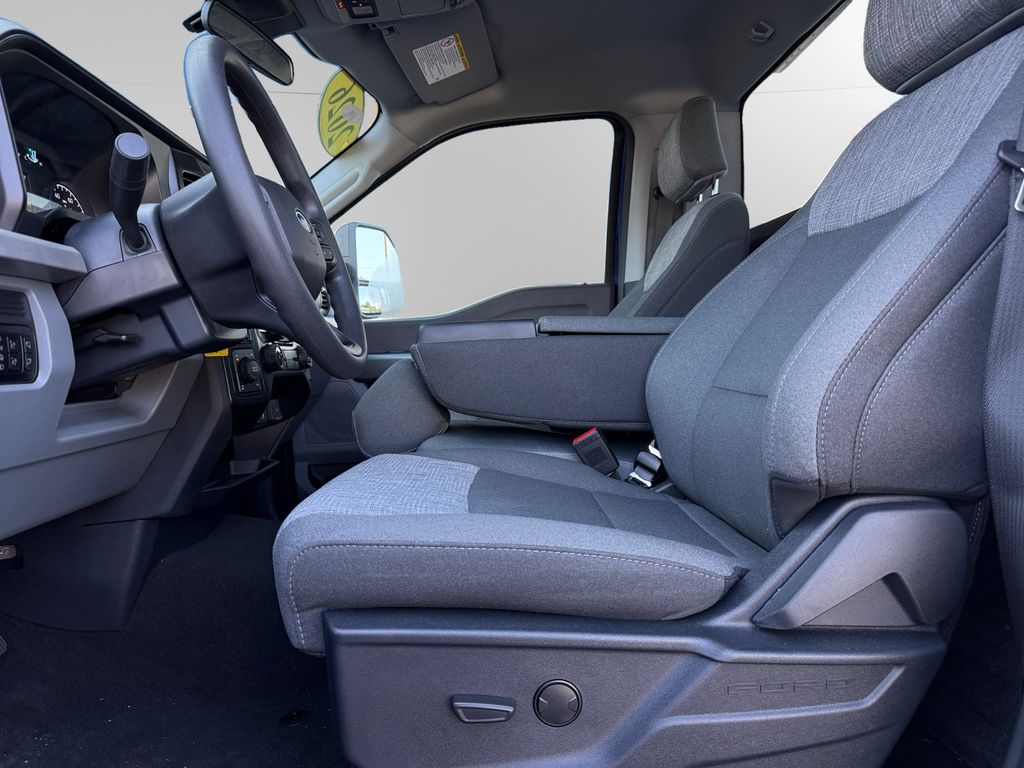 2026 Ford F-350 Super Duty XLT - Photo 9