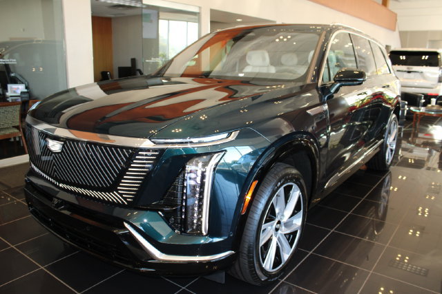 New 2027 CADILLAC VISTIQ Luxury SUV