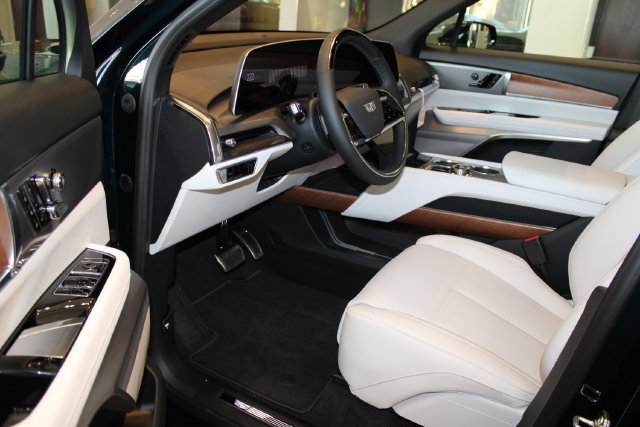 New 2027 CADILLAC VISTIQ Luxury SUV