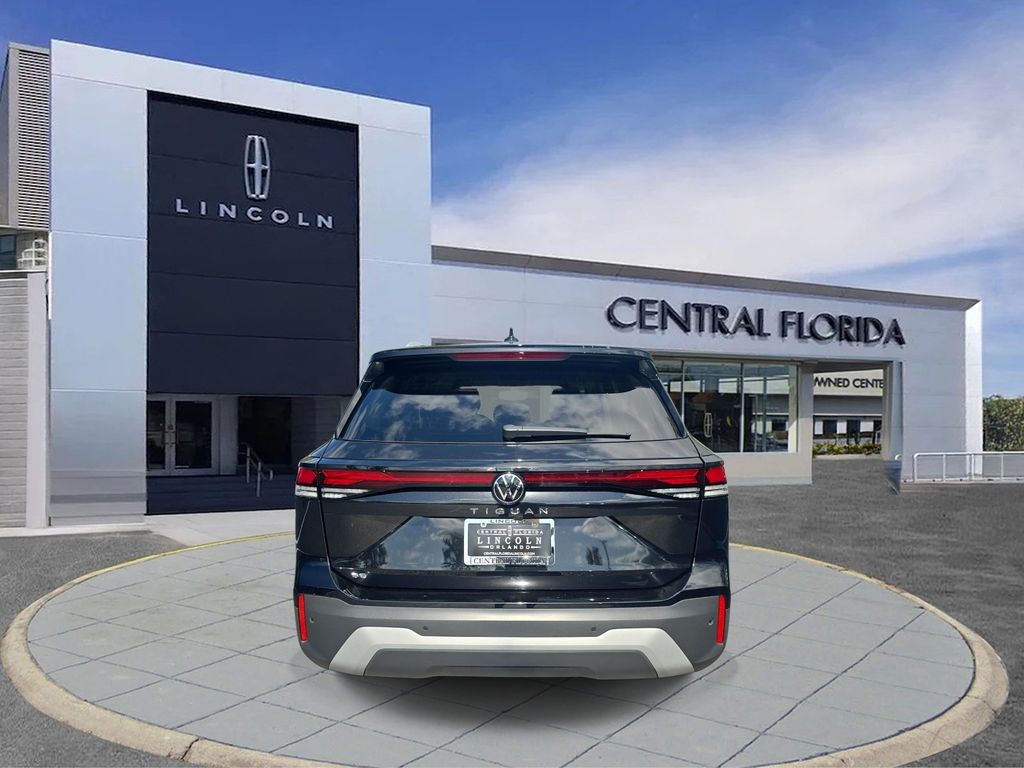 Used 2025 Volkswagen Tiguan 2.0T SE SUV