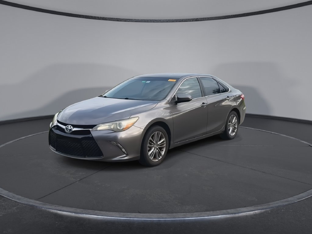 Used 2016 Toyota Camry SE Sedan