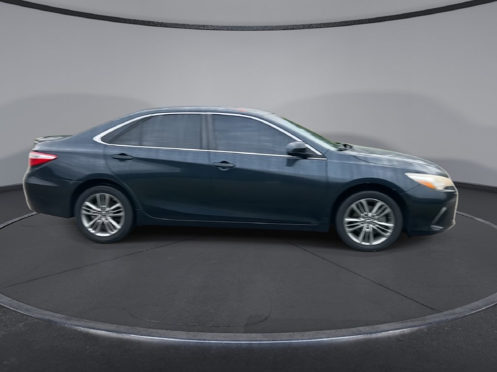 Used 2016 Toyota Camry SE Sedan