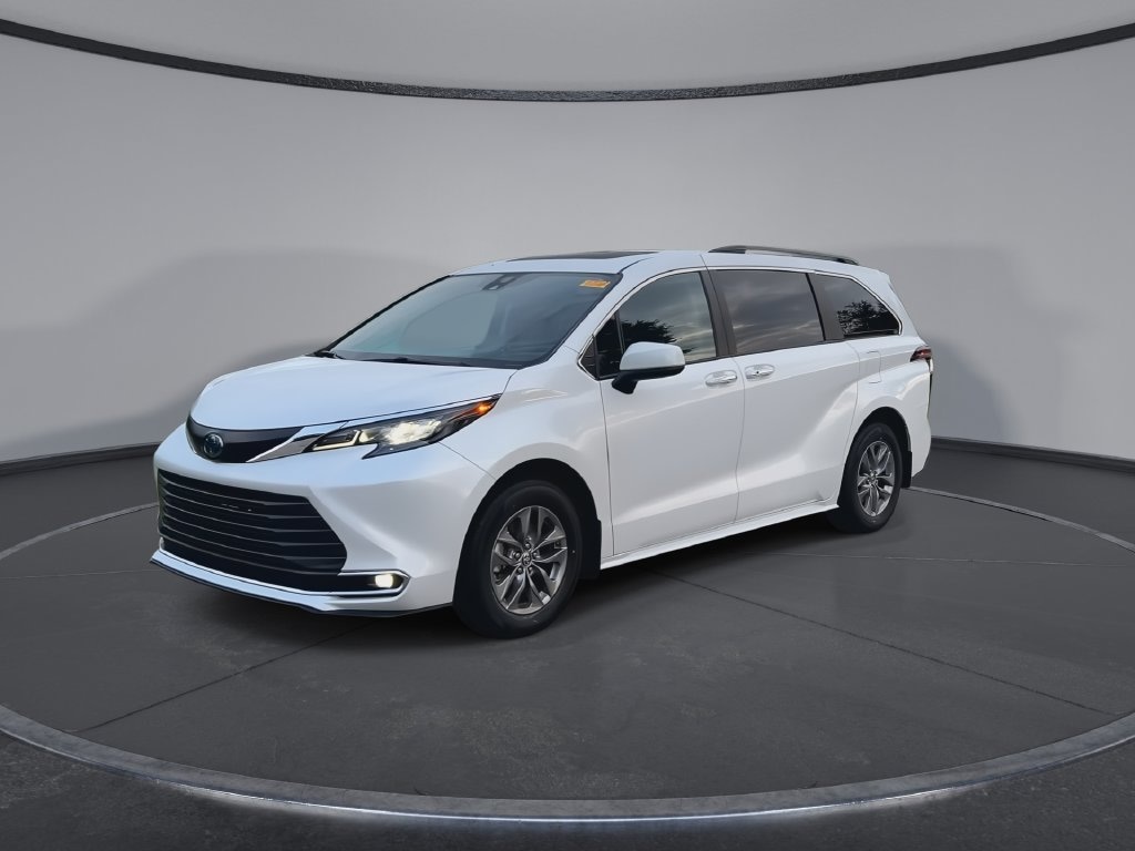Used 2024 Toyota Sienna XLE Minivan/Van