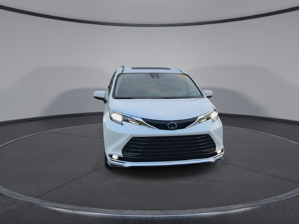 Used 2024 Toyota Sienna XLE Minivan/Van