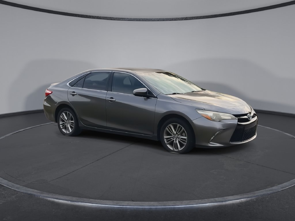 Used 2016 Toyota Camry SE Sedan