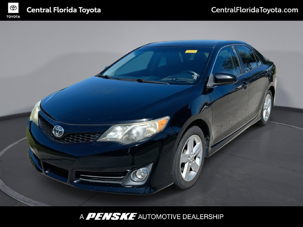Used 2014 Toyota Camry SE Sedan