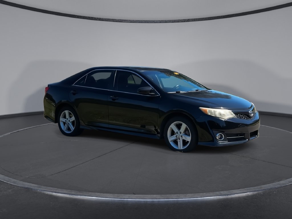 Used 2014 Toyota Camry SE Sedan