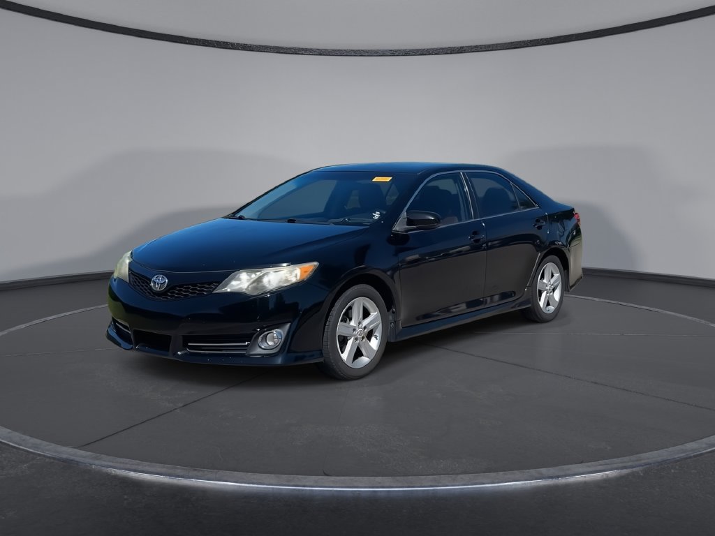 Used 2014 Toyota Camry SE Sedan