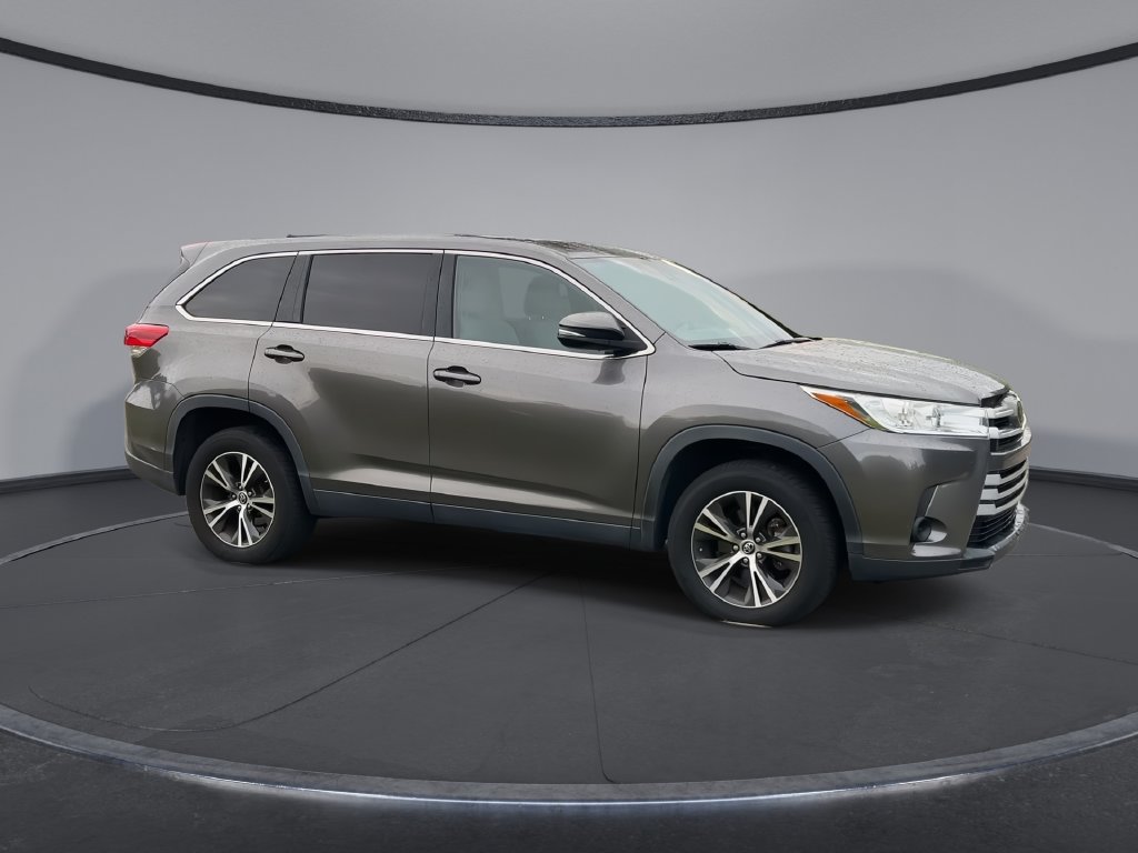 Used 2019 Toyota Highlander LE SUV