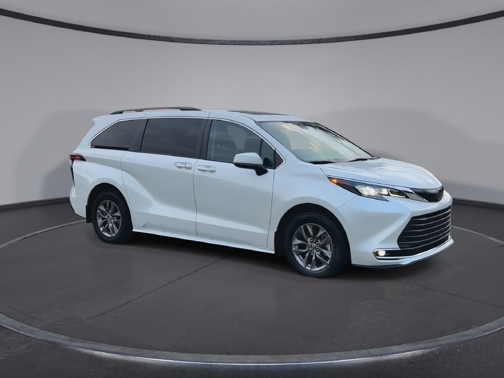 Used 2024 Toyota Sienna XLE Minivan/Van