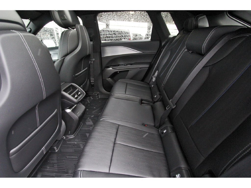 2027 Cadillac LYRIQ Luxury - Photo 7