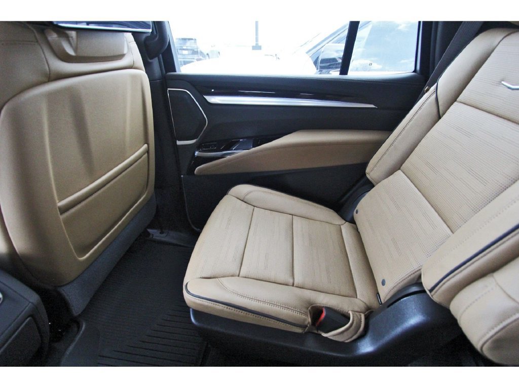 2027 Cadillac Escalade Luxury - Photo 12