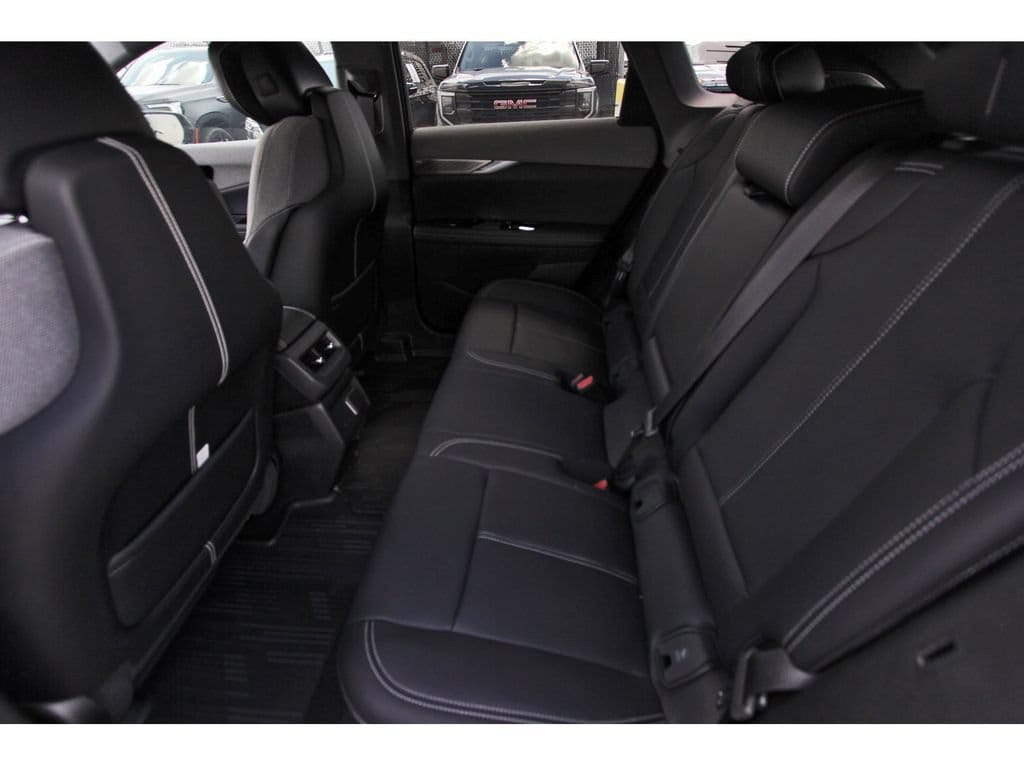 2027 Cadillac OPTIQ Luxury - Photo 7