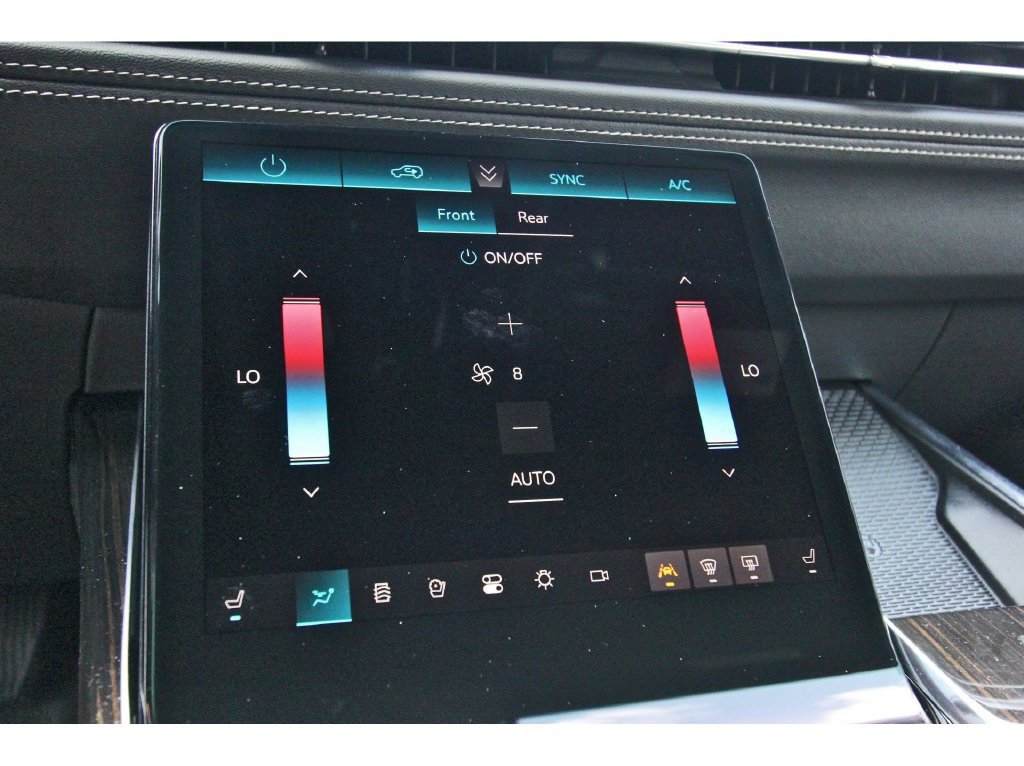 2027 Cadillac Escalade Luxury - Photo 20