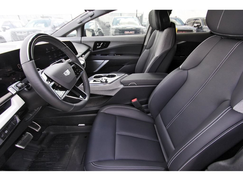 2027 Cadillac OPTIQ Luxury - Photo 6