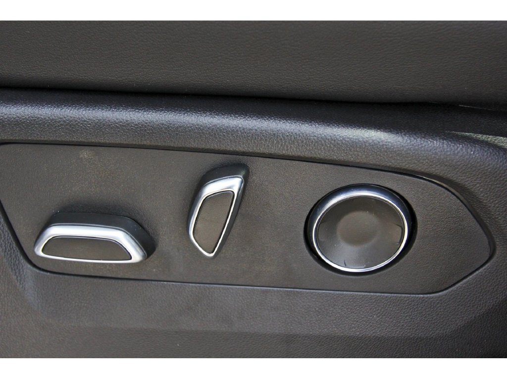2027 Cadillac Escalade Luxury - Photo 23