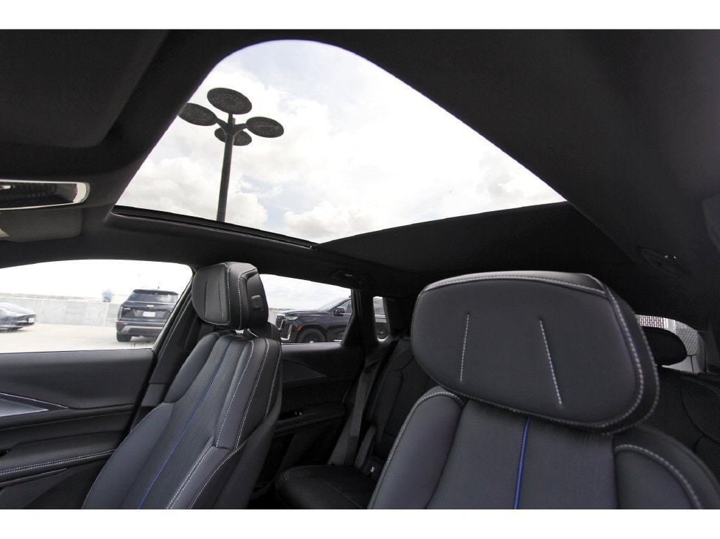 2027 Cadillac LYRIQ Luxury - Photo 23