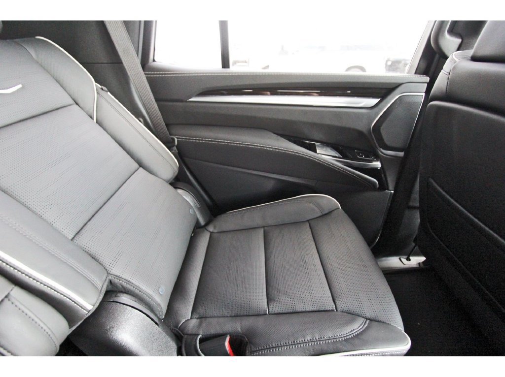 2027 Cadillac Escalade Luxury - Photo 11