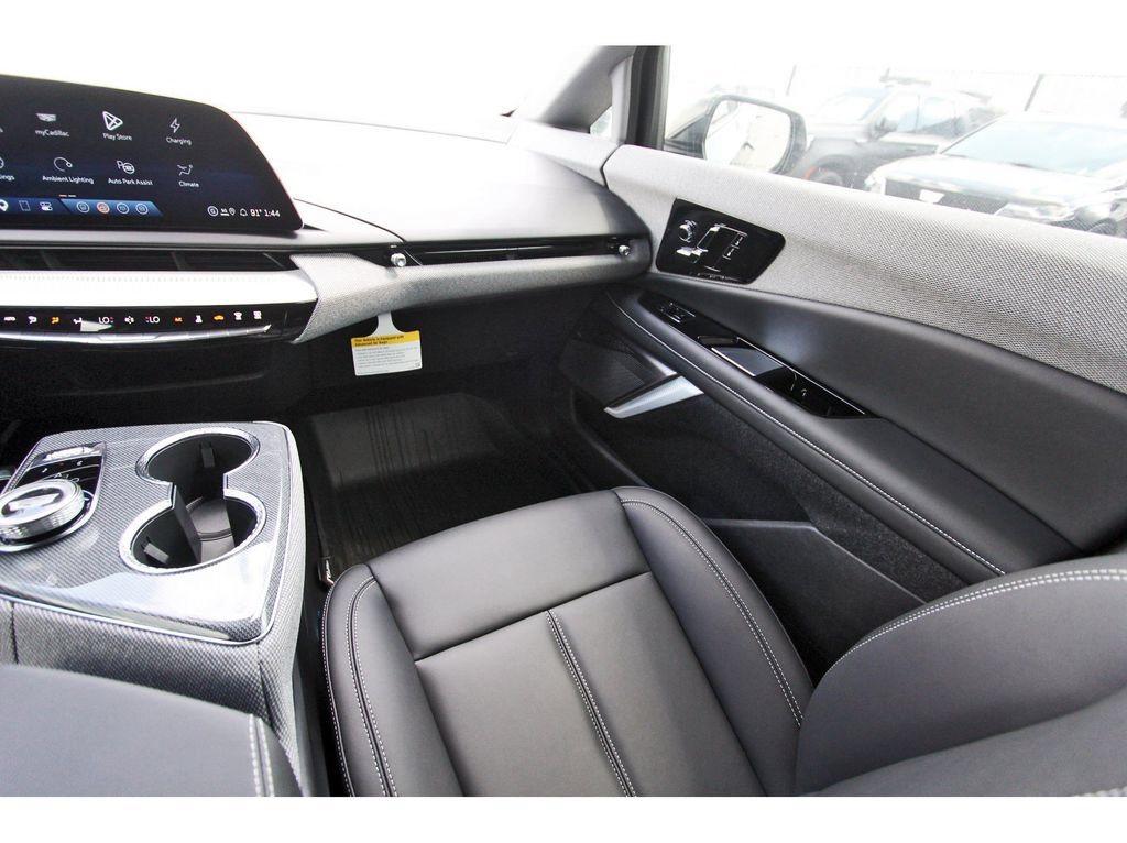 2027 Cadillac OPTIQ Luxury - Photo 10