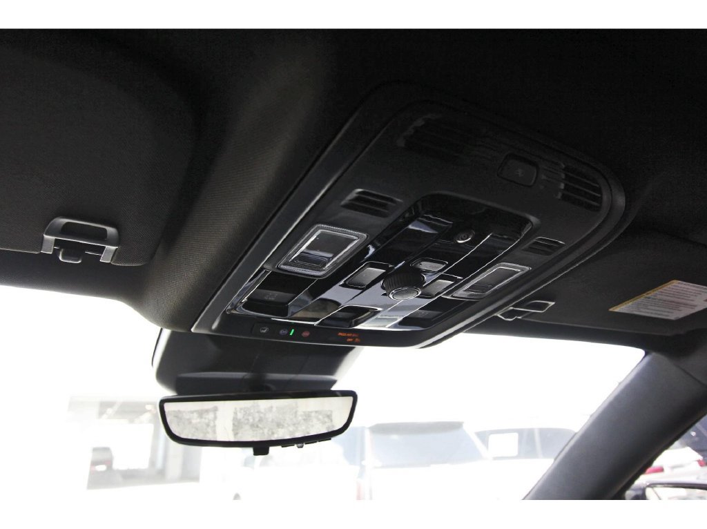 2027 Cadillac Escalade Luxury - Photo 22