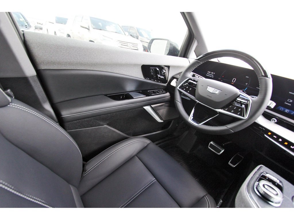2027 Cadillac OPTIQ Luxury - Photo 8