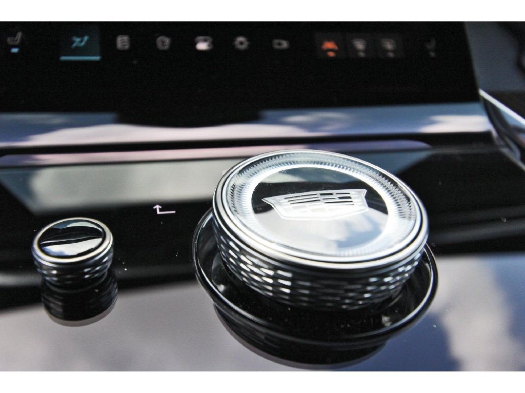2027 Cadillac Escalade Luxury - Photo 21