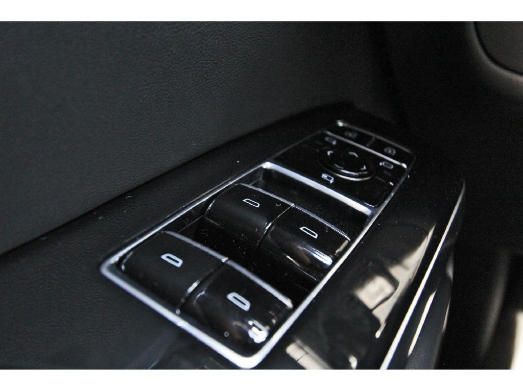 2027 Cadillac Escalade Luxury - Photo 16