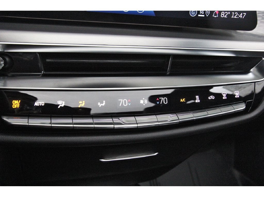 2027 Cadillac LYRIQ Luxury - Photo 19