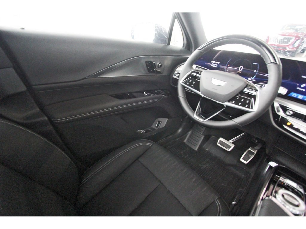2027 Cadillac LYRIQ Luxury - Photo 8