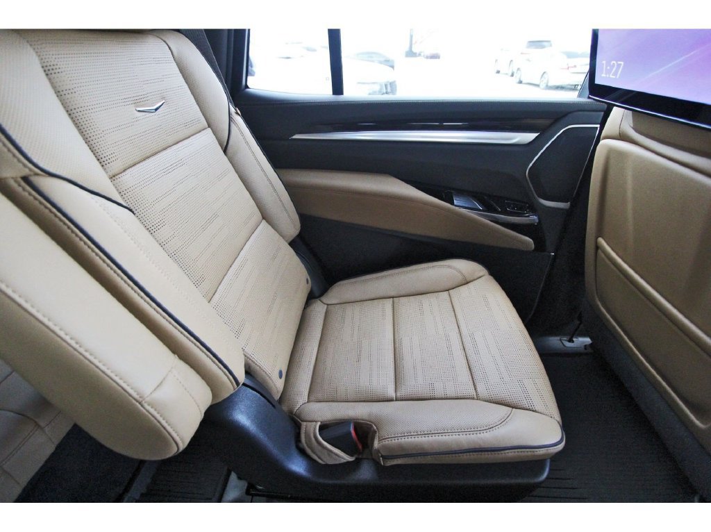 2027 Cadillac Escalade Luxury - Photo 11