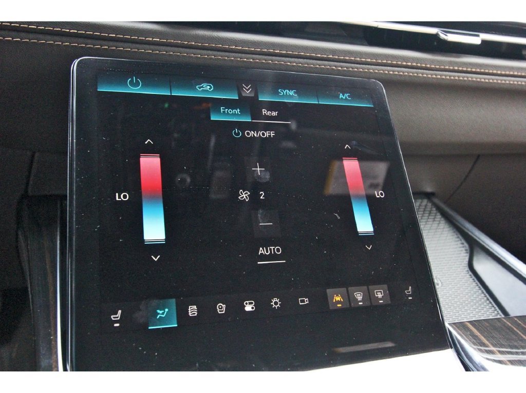 2027 Cadillac Escalade Luxury - Photo 20
