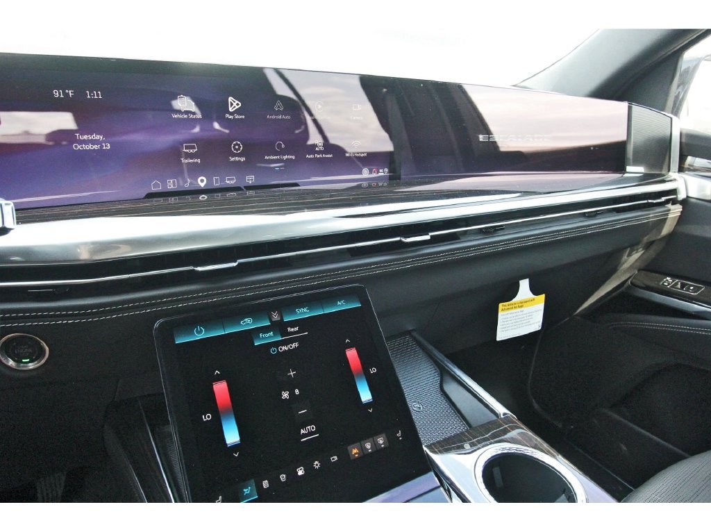2027 Cadillac Escalade Luxury - Photo 17