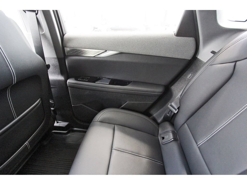 2027 Cadillac OPTIQ Luxury - Photo 12