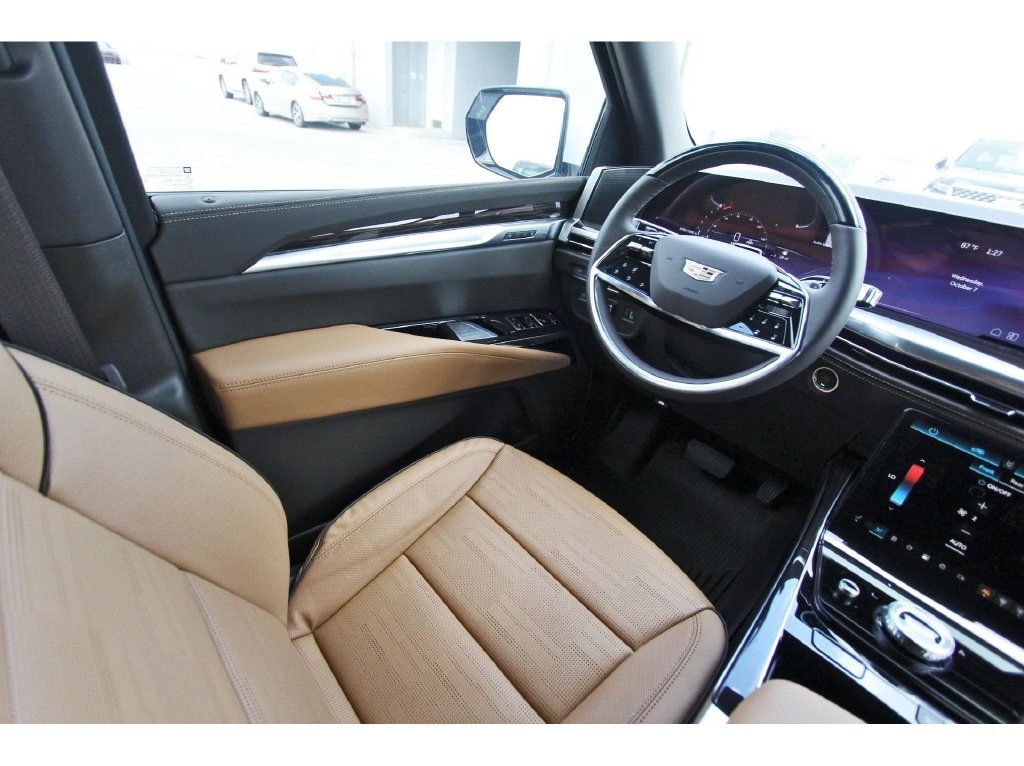 2027 Cadillac Escalade Luxury - Photo 8