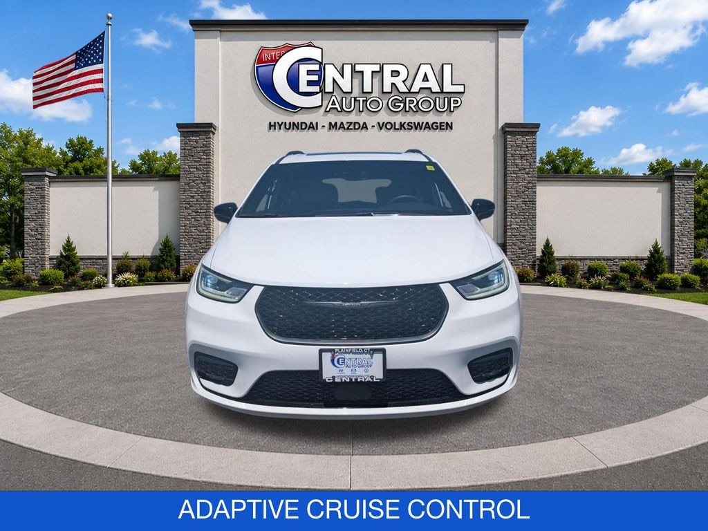 Used 2025 Chrysler Pacifica Limited Minivan/Van