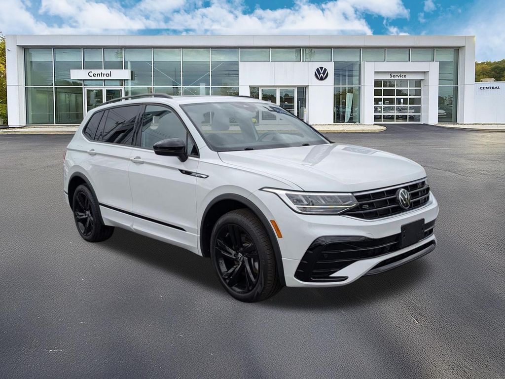 2023 Volkswagen Tiguan SE R-LINE BLACK