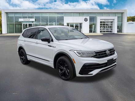 2023 Volkswagen Tiguan 2.0T SE R-Line Black SUV W694