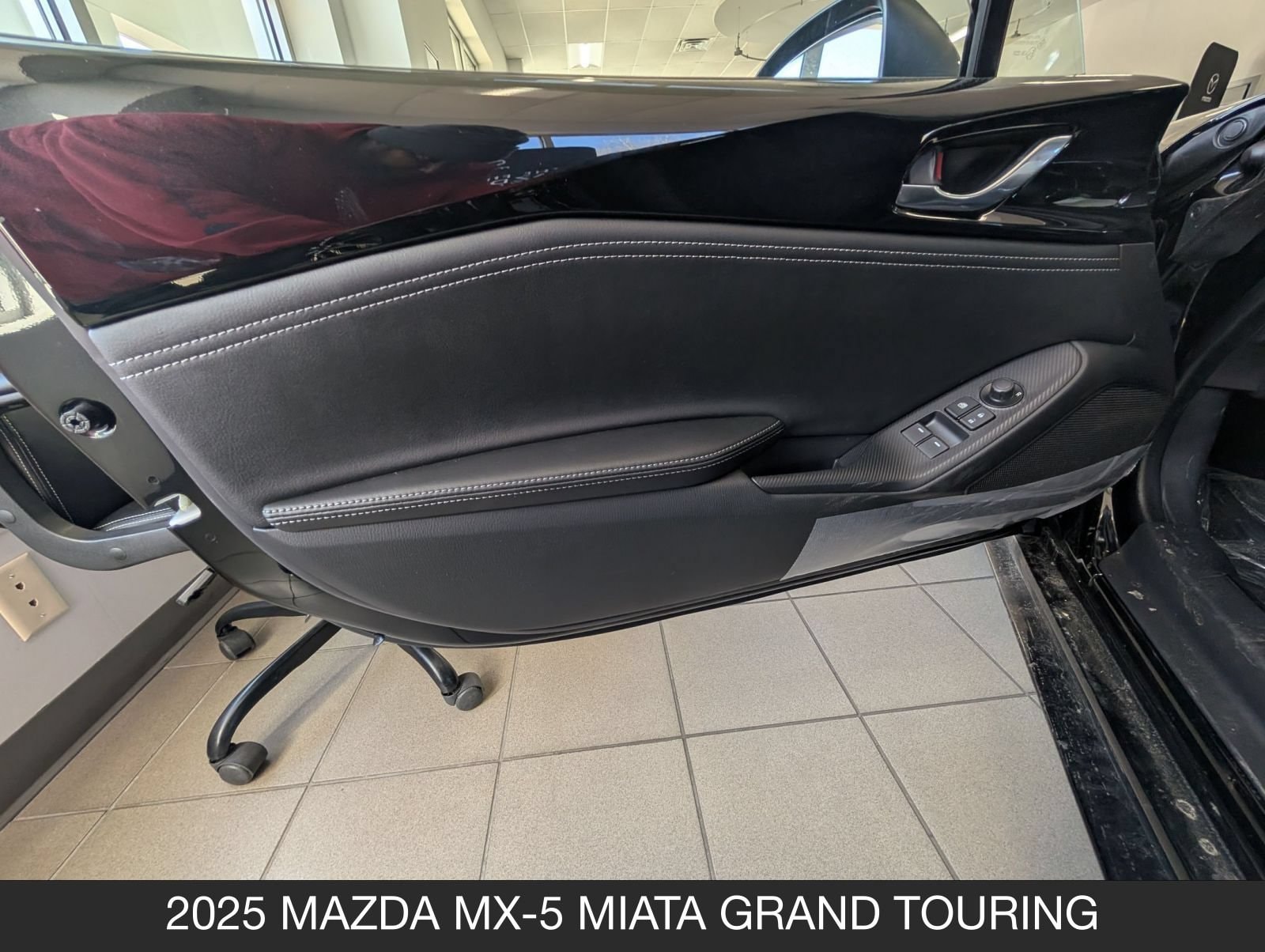 2025 Mazda MX-5 Miata Grand Touring - Photo 5