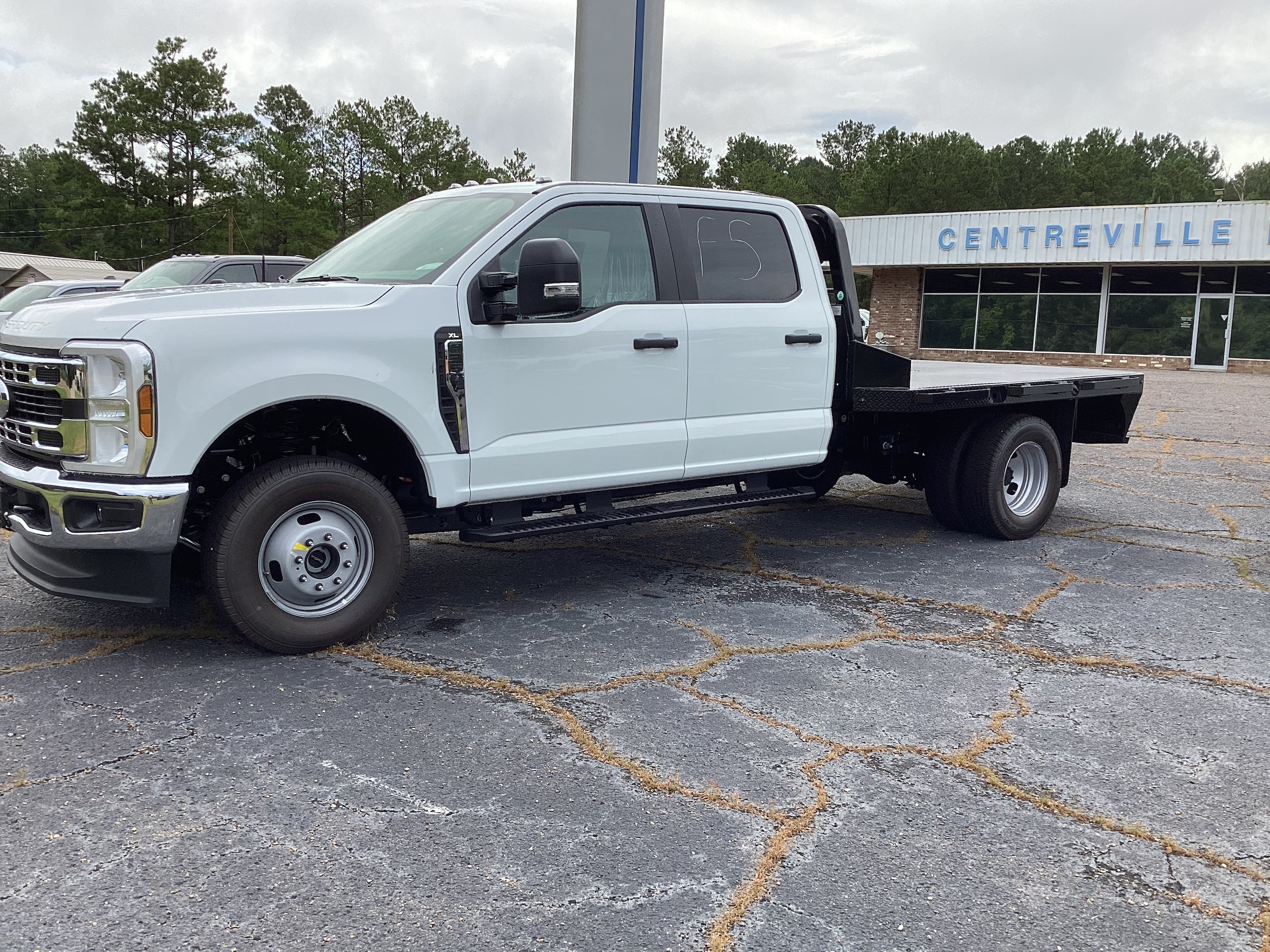 2026 Ford F-350 Super Duty Chassis Cab