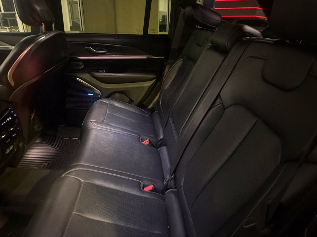 Used 2022 Jeep Grand Cherokee Overland SUV