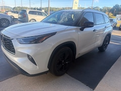 2024 Toyota Highlander Hybrid XLE SUV