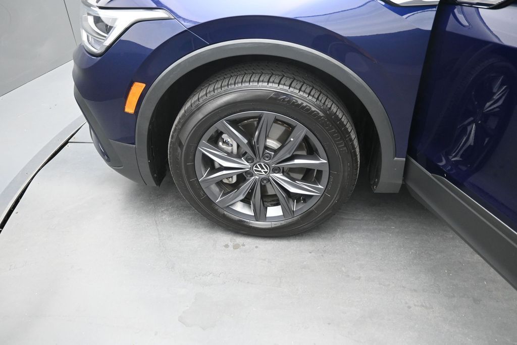 2023 Volkswagen Tiguan SE - Photo 18