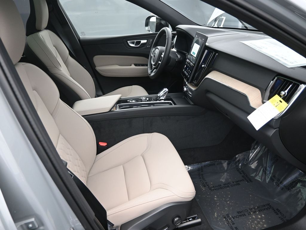 2026 Volvo XC60 Plus - Photo 37