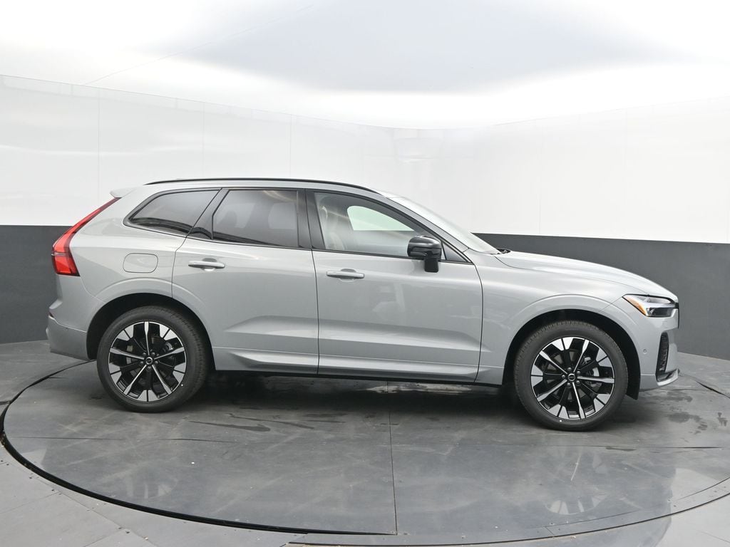 2026 Volvo XC60 Plus - Photo 8