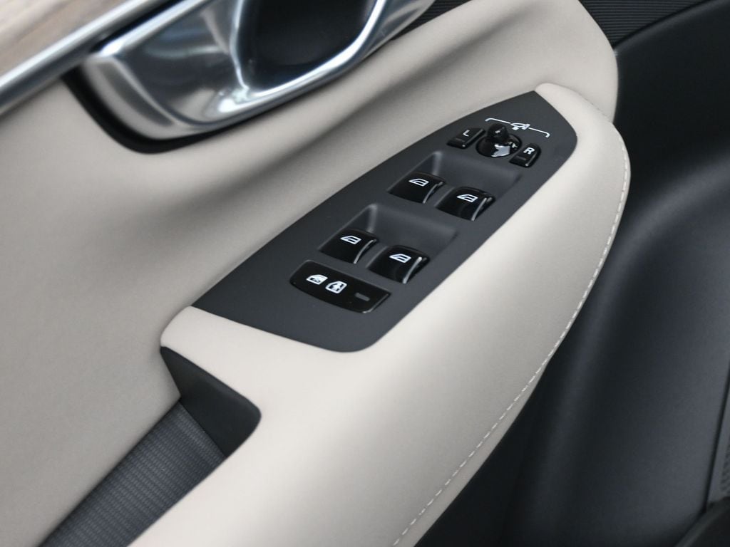 2026 Volvo XC90 Plus - Photo 10
