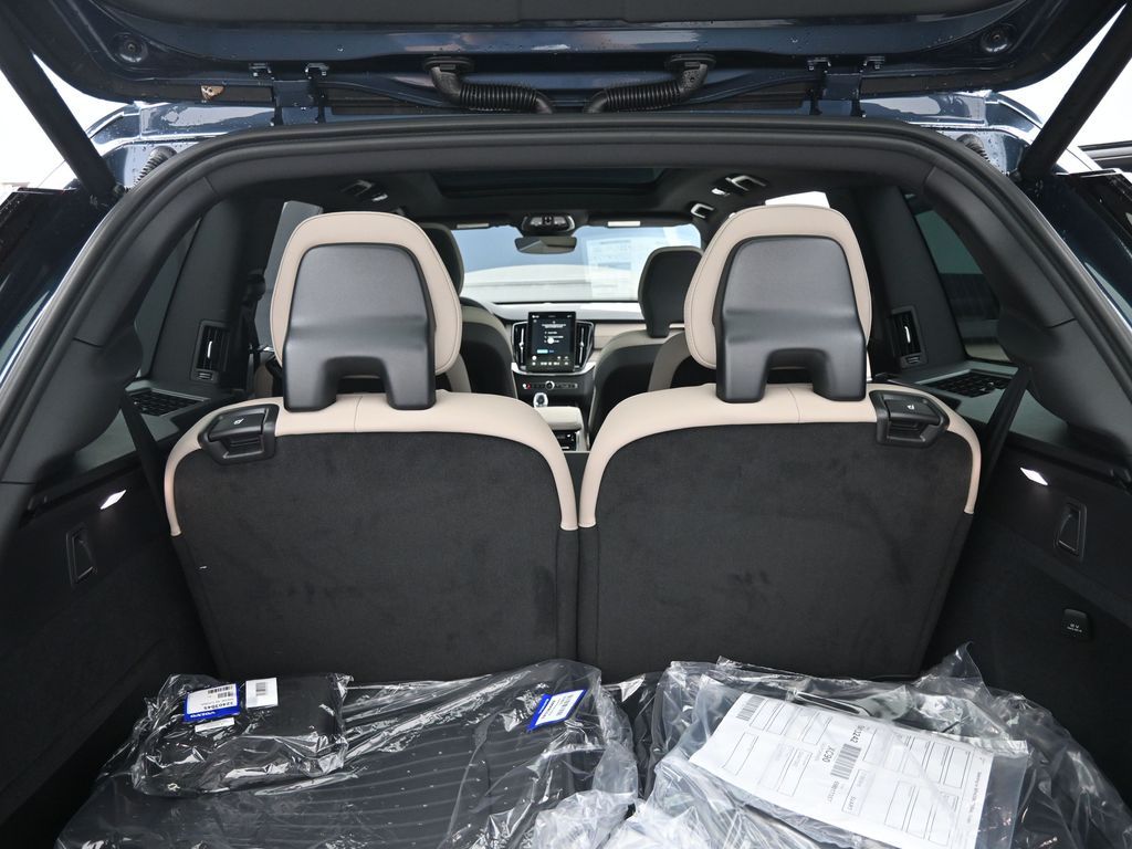 2026 Volvo XC90 Plus - Photo 31