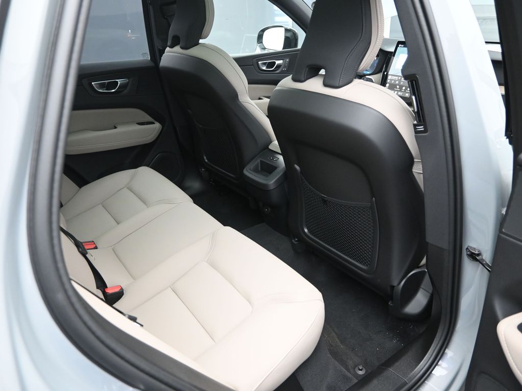2026 Volvo XC60 Plus - Photo 34